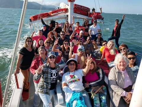 Passeio de escuna pela Baía Norte de Florianópolis às fortalezas de Ratones e Anhatomirim