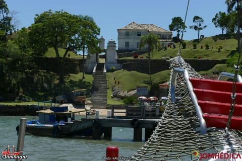 Passeio de escuna pela Baía Norte de Florianópolis às fortalezas de Ratones e Anhatomirim