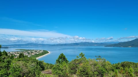 Vista da lagoa no mirante da trilha Caminho da Santa Cruz, Florianópolis